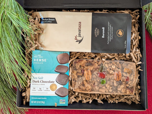 anna-marys-gift-boxes-1-6 Gift Box with 1 lb. Gourmet Nut Cake